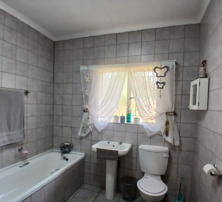 3 Bedroom Property for Sale in Rustenburg Central North West